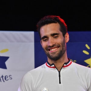 Martin Fourcade et ses skis - Vente aux enchères "Légende du sport" au profit de l'association Les Etoiles Filantes (association qui aide les familles dont un enfant est atteint du gliome infiltrant du tronc cérébral), dont le parrain de cette année est M.Fourcade, aux Puces du Canal à Lyon. Le 18 septembre 2020 320 000 euros ont été récoltés. Le maillot de Kylian Mbappé a été adjugé à 160 000 euros. © Frederic Chambert / Panoramic / Bestimage