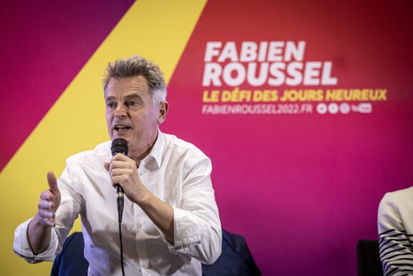 Fabien Roussel, candidat PCF à l'élection présidentielle, en meeting à Strasbourg, le 22 février 2022. 