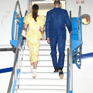 Le prince William et Kate Middleton quittent les Bahamas depuis l'aéroport international Lynden Pindling. Ce départ marque la fin de leur tournée dans les Caraïbes, au nom de la reine Elizabeth, pour célébrer son jubilé de platine. Le 26 mars 2022.