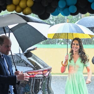 Le prince William, duc de Cambridge, et Catherine (Kate) Middleton, duchesse de Cambridge, visitent l'école primaire Sybil Strachan à Nassau aux Bahamas, le 25 mars 2022.