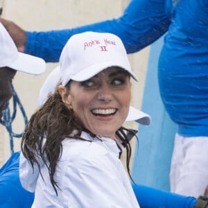 Le prince William, duc de Cambridge, et Catherine (Kate) Middleton, duchesse de Cambridge, assistent à bord d'un bateau de la Bahamas Platinum Jubilee Sailing Regatta à Montagu Bay, l'une des premières régates de voile aux Bahamas depuis le début de la pandémie, le septième jour de leur tournée dans les Caraïbes au nom de la reine pour marquer son jubilé de platine. Nassau, le 25 mars 2022.