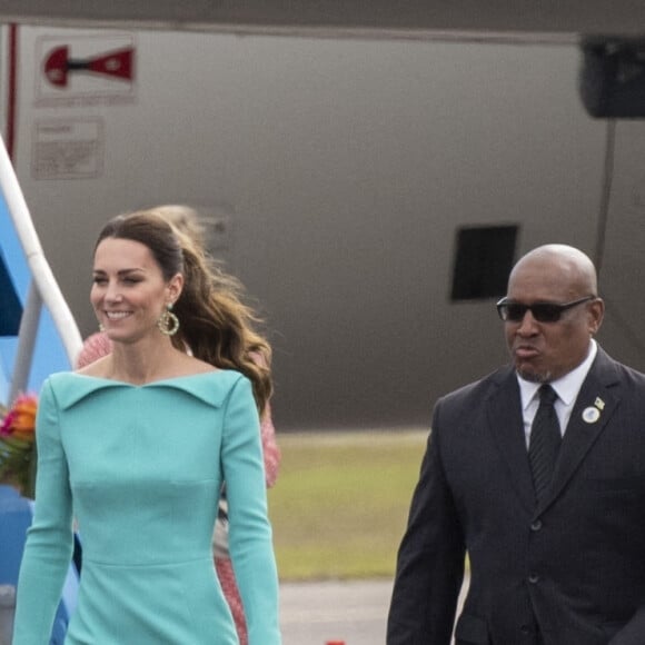 Le prince William, duc de Cambridge, et Catherine (Kate) Middleton, duchesse de Cambridge, arrivent aux Bahamas, dernière tape de leur voyage officiel dans les Caraïbes. Nassau, le 24 mars 2022.