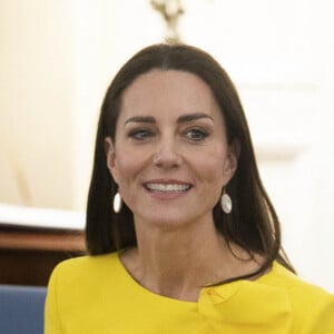 Le prince William, duc de Cambridge, et Catherine (Kate) Middleton, duchesse de Cambridge, en visite à King's House, la résidence officielle de Sir Patrick Allen, gouverneur général de la Jamaïque, et de son épouse Patricia Allen, au quatrième jour de leur tournée dans les Caraïbes, pour marquer le jubilé de platine de la reine. Kingston, le 22 mars 2022.