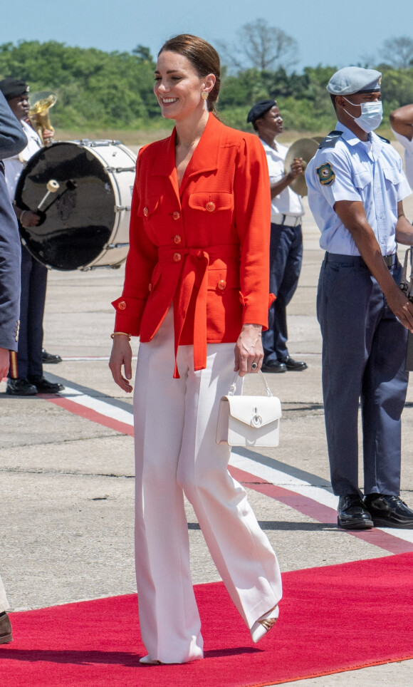 Le prince William, duc de Cambridge, et Catherine (Kate) Middleton, duchesse de Cambridge, quittent le Belize depuis l'aéroport Philip S. W. Goldson. Belize City, le 22 mars 2022.