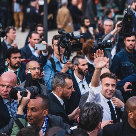 Photo du déplacement d'Emmanuel Macron, président sortant en campagne le 28 mars 2022