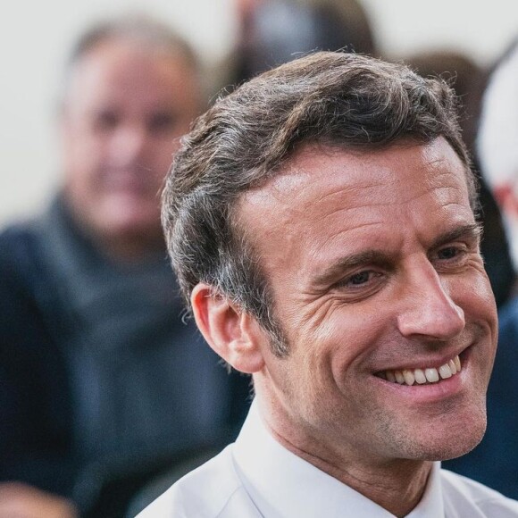 Photo du déplacement d'Emmanuel Macron, président sortant en campagne le 28 mars 2022