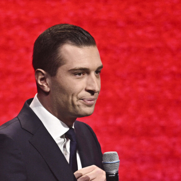 Jordan Bardella - Les candidats à l'élection présidentielle participent au "grand débat des valeurs" organisé par Valeurs actuelles et l'association Les Éveilleurs au parc des expositions à Paris le 22 mars 2022.