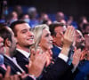 Jordan Bardella, Marine Le Pen et Louis Alliot lors du congrès du Rassemblement National (RN) à Perpignan, France, le 4 juillet 2021