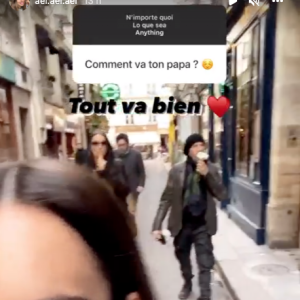 Aël donne des nouvelles de son père Florent Pagny, qui lutte actuellement contre un cancer du poumon. Sa mère Azucena apparaît également sur la vidéo. Sur Instagram, mars 2022.