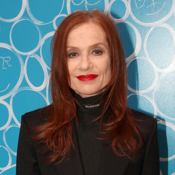 Isabelle Huppert - Soirée Ruinart au Palais de Tokyo pour le lancement de sa collaboration artistique avec l'artiste plasticien J. Hein. La Maison Ruinart a confié sa Carte Blanche 2022 à J. Hein qui a imaginé une installation artistique traduisant son parcours sensoriel en Champagne : "Right Here, Right Now". A Paris © Bertrand Rindoff/Bestimage 