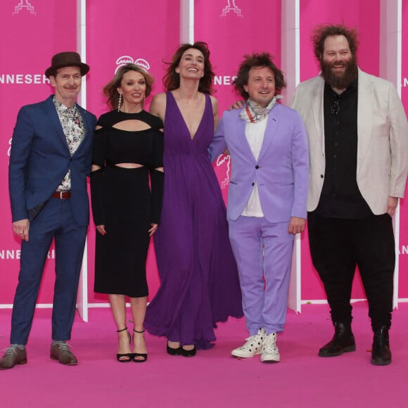 Denis O'Hare, Anne Marivin, Fanny Herrero, Daniel Pemberton et Ólafur Darri Ólafsson - Cérémonie d'ouverture de la 5e saison du Festival International des Séries "Canneseries" à Cannes, le 1er avril 2022. © Denis Guignebourg/BestImage