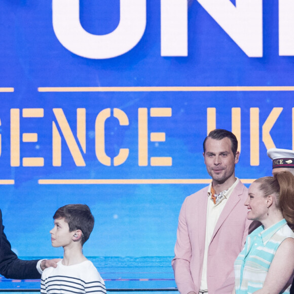 Exclusif - Jérôme Anthony et Élodie Gossuin, Augustin, La compagnie " je vais t'aimer " - Enregistrement de l'émission "Ce soir on chante pour l'Unicef - Urgence Ukraine", au Dôme de Paris et diffusée le 5 avril sur W9 © Cyril Moreau / Bestimage