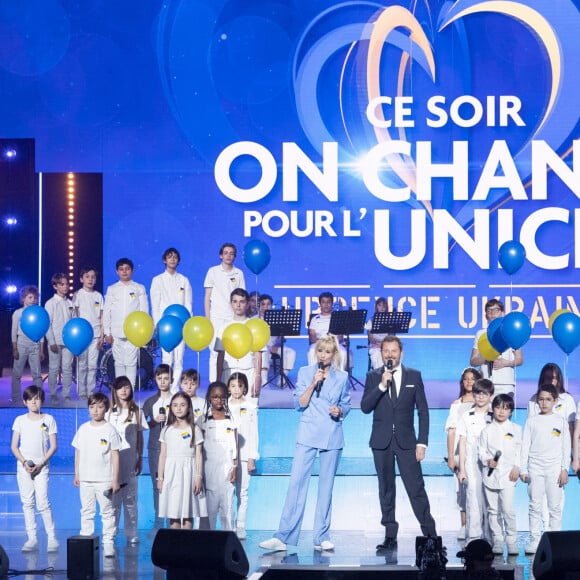 Exclusif - Jérôme Anthony, Elodie Gossuin, la collégiale Tous les enfants solistes - Enregistrement de l'émission "Ce soir on chante pour l'Unicef - Urgence Ukraine", au Dôme de Paris et diffusée le 5 avril sur W9 © Cyril Moreau / Bestimage