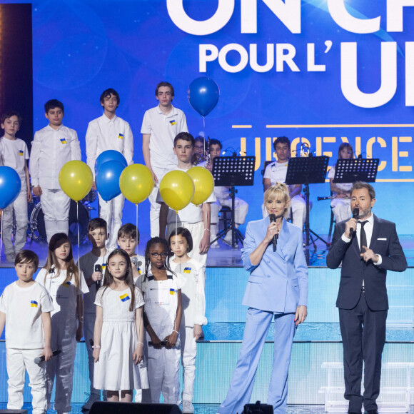 Exclusif - Jérôme Anthony, Elodie Gossuin, la collégiale Tous les enfants solistes - Enregistrement de l'émission "Ce soir on chante pour l'Unicef - Urgence Ukraine", au Dôme de Paris et diffusée le 5 avril sur W9 © Cyril Moreau / Bestimage