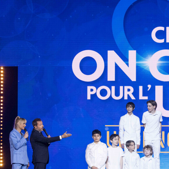 Exclusif - Le Roi Lion et Gabriel, Jérôme Anthony et Élodie Gossuin - Enregistrement de l'émission "Ce soir on chante pour l'Unicef - Urgence Ukraine", au Dôme de Paris et diffusée le 5 avril sur W9 © Cyril Moreau / Bestimage