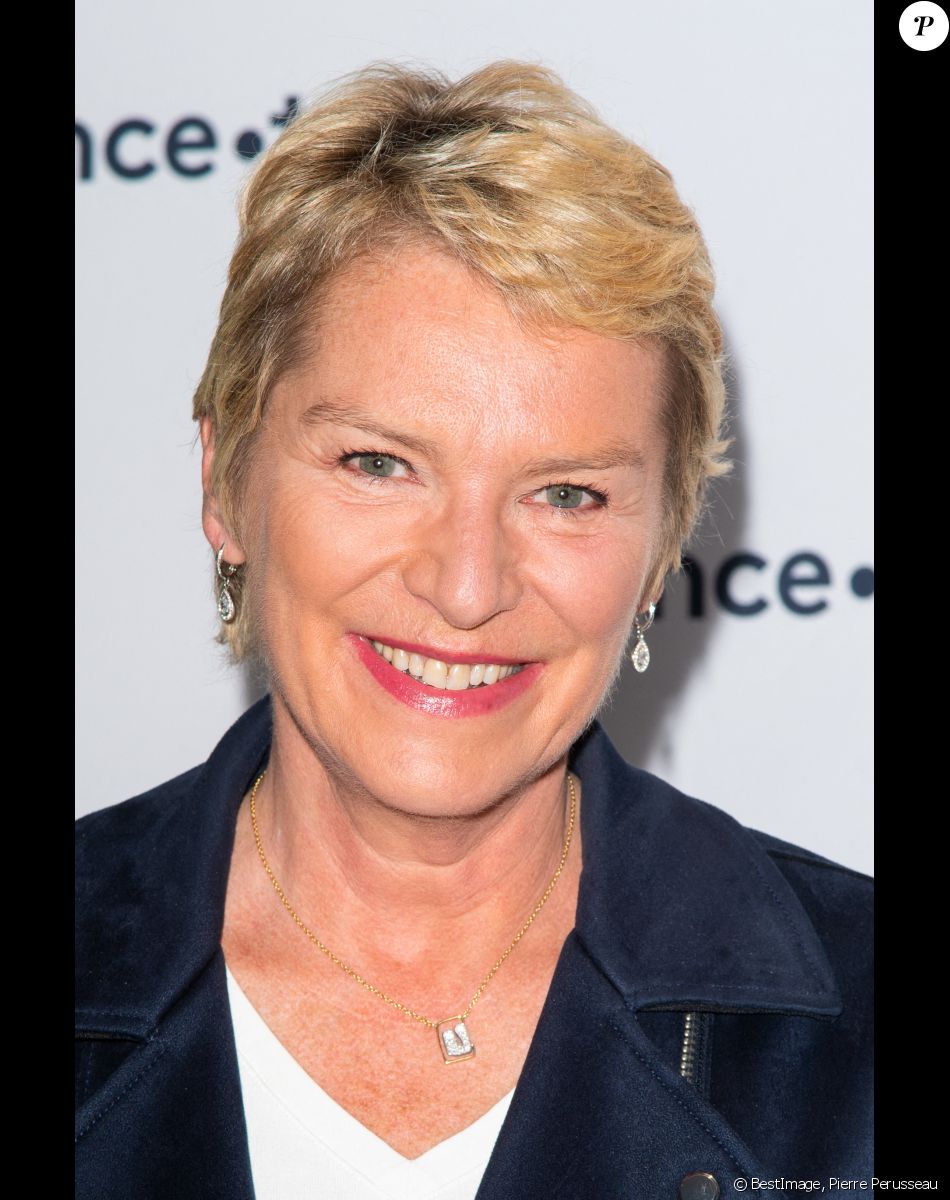 Élise Lucet lors du photocall dans le cadre de la conférence de presse de France Télévisions au Pavillon Gabriel à Paris, France, le 24 août 2021. © Pierre Perusseau/Bestimage