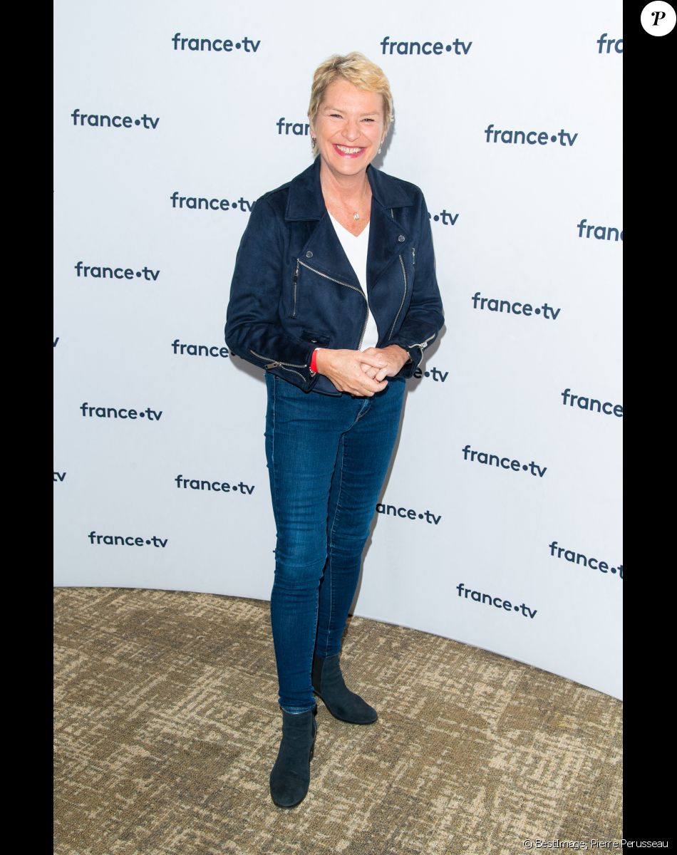 Élise Lucet lors du photocall dans le cadre de la conférence de presse de France Télévisions au Pavillon Gabriel à Paris, France, le 24 août 2021. © Pierre Perusseau/Bestimage