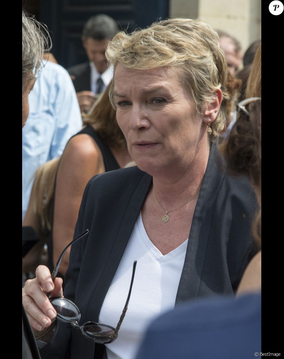 Exclusif - Elise Lucet lors des obsèques de Hervé Ghesquière en l'église Saint-Martin de Meudon le 20 juin 2017.