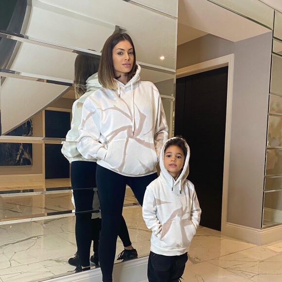 Mélanie Da Cruz avec son fils Swan