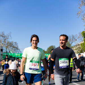 Amélie Mauresmo retrouve sa fille Ayla à l'arrivée , Romain Glize - L'ancienne numéro 1 mondiale de tennis, Amélie Mauresmo (directrice générale de la FFT) a couru le Marathon de Paris 2022 en 3h15 le 3 avril 2022. © Yoann Rochette/Bestimage 