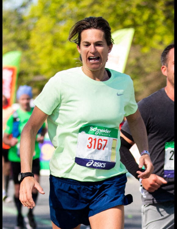 Amélie Mauresmo - L'ancienne numéro 1 mondiale de tennis, Amélie Mauresmo (directrice générale de la FFT) a couru le Marathon de Paris 2022 en 3h15 le 3 avril 2022. © Yoann Rochette/Bestimage 