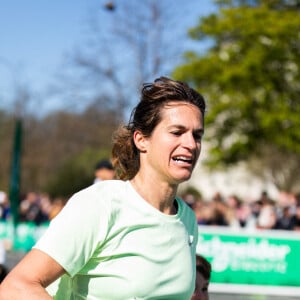 Amélie Mauresmo - L'ancienne numéro 1 mondiale de tennis, Amélie Mauresmo (directrice générale de la FFT) a couru le Marathon de Paris 2022 en 3h15 le 3 avril 2022. © Yoann Rochette/Bestimage 