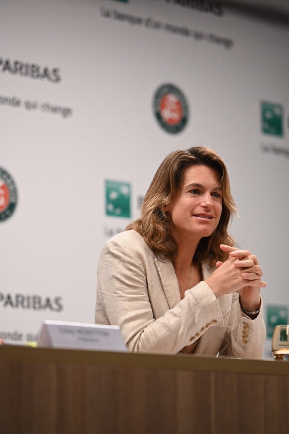 Amelie Mauresmo, - Amélie Mauresmo participe à la conférence de presse de la nouvelle édition du tournoi de Roland Garros (22 mai - 5 juin 2022) à Paris, le 16 mars 2022. © FFT / Panoramic / Bestimage 