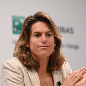 Amelie Mauresmo, - Amélie Mauresmo participe à la conférence de presse de la nouvelle édition du tournoi de Roland Garros (22 mai - 5 juin 2022) à Paris, le 16 mars 2022. © FFT / Panoramic / Bestimage 