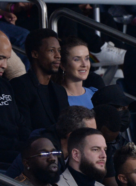 Gaël Monfils et sa femme Elina Svitolin - People en tribunes du match de football en ligue 1 Uber Eats : Le PSG remporte la victoire contre Lyon au Parc des Princes à Paris.
