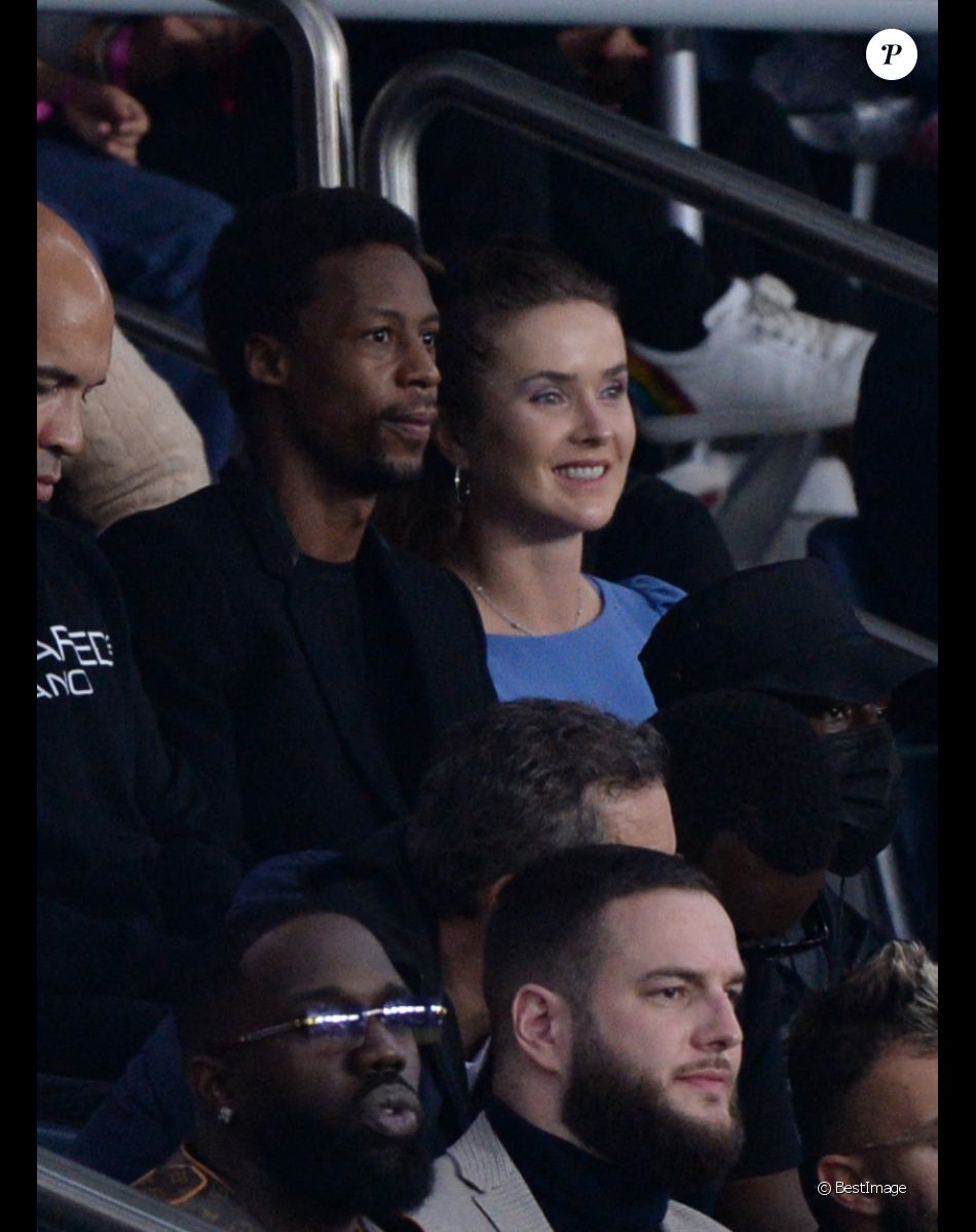 Gaël Monfils et sa femme Elina Svitolin - People en tribunes du match de football en ligue 1 Uber Eats : Le PSG remporte la victoire contre Lyon au Parc des Princes à Paris.