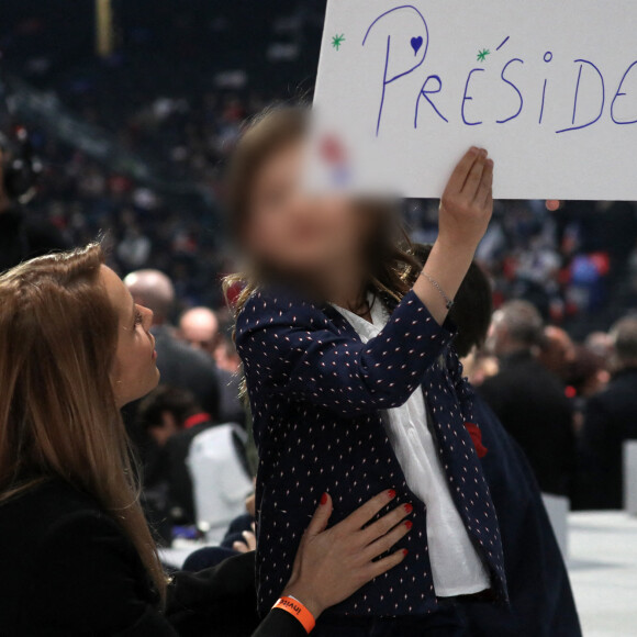 Exclusif - Tiphaine Auzière et sa fille Elise assistant au premier grand meeting du président de la République française et candidat du parti centriste La République en marche (LREM) à la réélection, Emmanuel Macron, à la Défense Arena de Nanterre, France, le 2 avril 2022. Les sept petits-enfants du PR étaient présents au meeting.