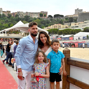 Olivier Giroud en famille avec sa femme Jennifer et leurs deux enfants, Jade et Evan, assistent à la remise du prix du Prince Souverain lors de la dernière journée de la 15ème édition du Longines Global Champions Tour Jumping International de Monaco, qui a lieu sur le port Hercule à Monaco. Monaco, le 3 juillet 2021. © Bruno Bébert/Bestimage