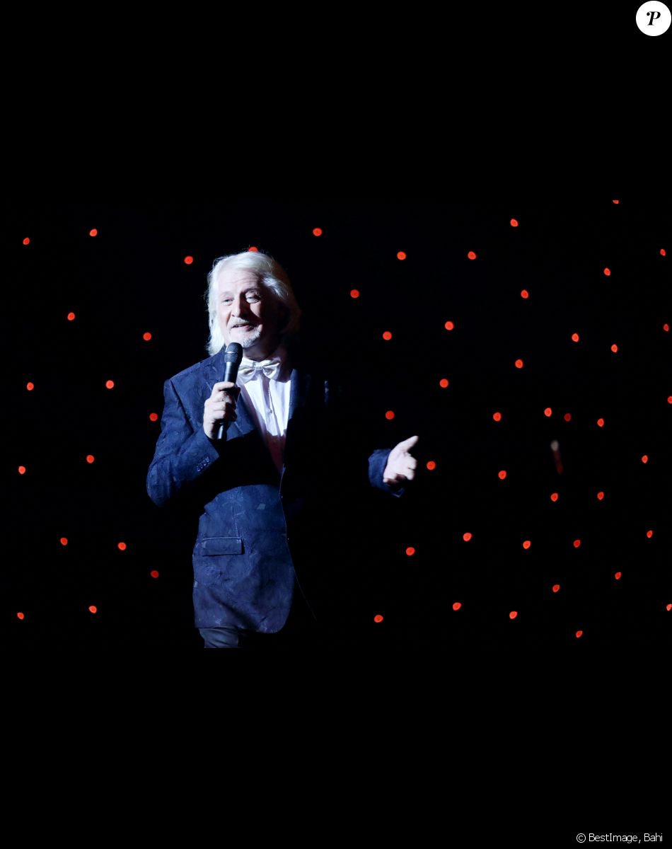 Exclusif - Patrick Sébastien - Spectacle "Le plus grand cabaret du monde" présenté par Patrick Sébastien au Dôme de Paris le 5 novembre 2021. © Bahi/Bestimage