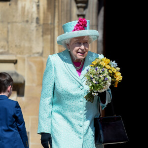 La reine Elisabeth II d'Angleterre à la sortie de la messe de Pâques à la chapelle Saint-Georges du château de Windsor, le 21 avril 2119. 
