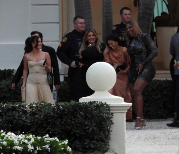 Eva Longoria, Serena Williams - Arrivée des invités au dîner des Beckham la veille du mariage de Brooklyn et Nicola.Peltz à Palm Beach.