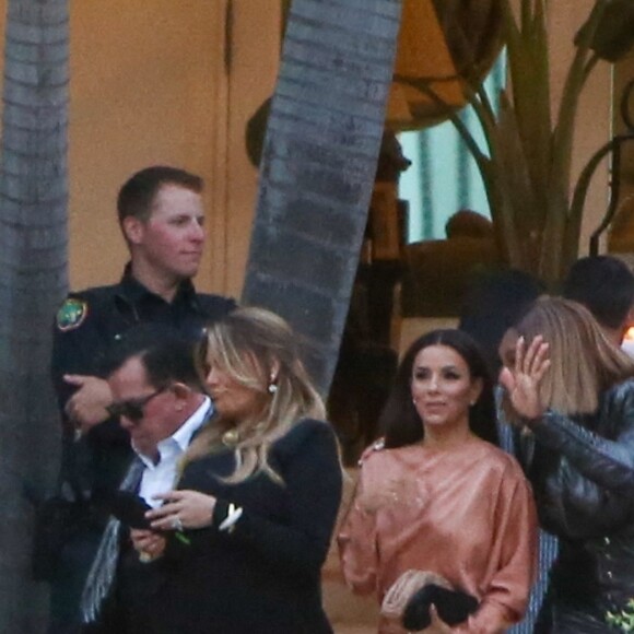 Eva Longoria et Serena Williams - Arrivée des invités au dîner des Beckham la veille du mariage de Brooklyn et Nicola.Peltz à Palm Beach le 8 avril 2022. 