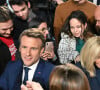 La première dame Brigitte Macron avec le président Emmanuel Macron qui prononce un discours à l'issue du résultat du premier tour de l'élection présidentielle à Paris Expo porte de Versailles