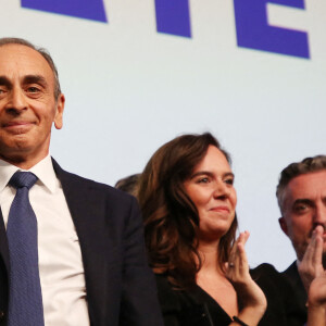 Eric Zemmour et Sarah Knafo au soir du premier tour des élections présidentielles 2022 à la Mutualité à Paris le 10 avril 2022