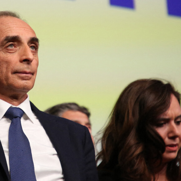Eric Zemmour et Sarah Knafo au soir du premier tour des élections présidentielles 2022 à la Mutualité à Paris le 10 avril 2022