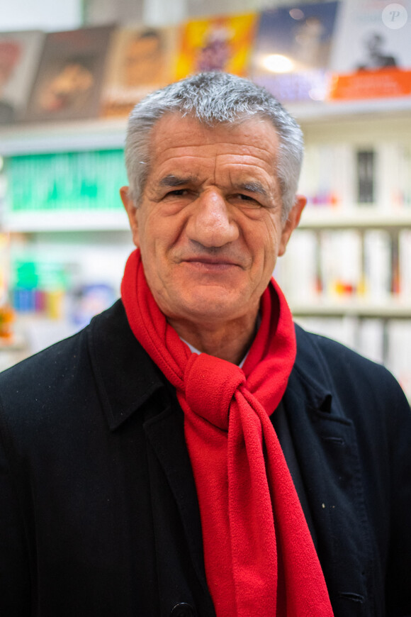 Jean Lassalle, candidat du parti "Résistons !" à l'élection présidentielle 2022, lors d'un rassemblement sur la place de la Bastille à Paris, France, le 7 avril 2022