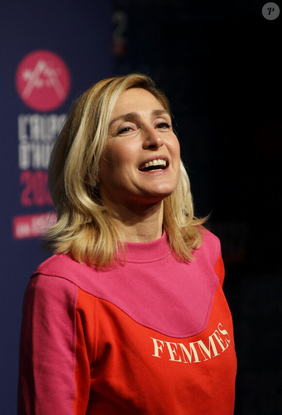 Julie Gayet - Photocall de la soirée lors de la 25ème édition du Festival international du film de comédie de l'Alpe d'Huez le 18 janvier 2022