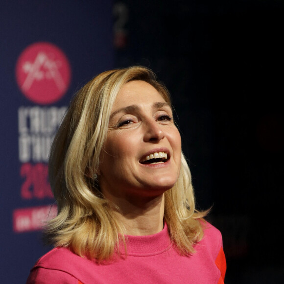 Julie Gayet - Photocall de la soirée lors de la 25ème édition du Festival international du film de comédie de l'Alpe d'Huez le 18 janvier 2022