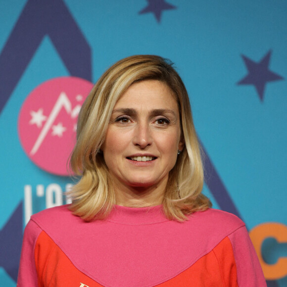 Julie Gayet - Photocall de la soirée lors de la 25ème édition du Festival international du film de comédie de l'Alpe d'Huez le 18 janvier 2022