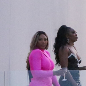 Venus Williams, Serena Williams - Les invités lors de la cérémonie de mariage de Brooklyn Beckham et Nicola Peltz à Palm Beach en Floride le 9 avril 2022.