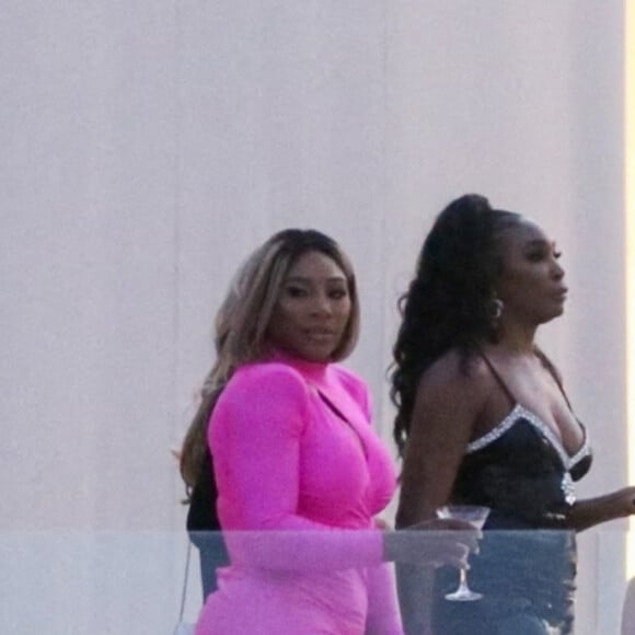 Venus Williams, Serena Williams - Les invités lors de la cérémonie de mariage de Brooklyn Beckham et Nicola Peltz à Palm Beach en Floride le 9 avril 2022.