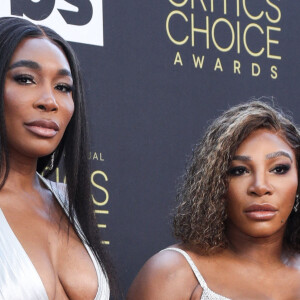 Venus Williams, Serena Williams - Photocall de la 27ème édition des Critics Choice Awards à Los Angeles le 13 mars 2022.