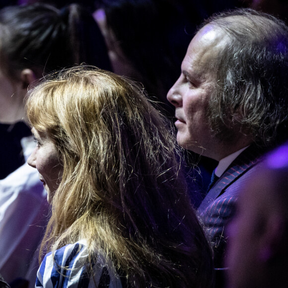 Philippe Katerine (Artiste masculin de l'année) et sa compagne Julie Depardieu - 35ème cérémonie des Victoires de la musique à la Seine musicale de Boulogne-Billancourt, le 14 février 2020. © Cyril Moreau/Bestimage 