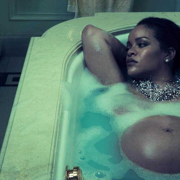 Rihanna absolument sublime dans Vogue, alors que son baby-bum grossit de jour en jour @ Instagram / Rihanna / Annie Leibovitz