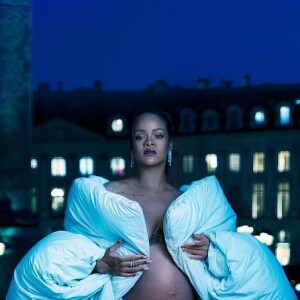 Rihanna absolument sublime dans Vogue, alors que son baby-bum grossit de jour en jour @ Instagram / Rihanna / Annie Leibovitz