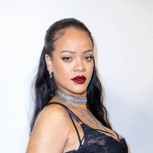 Rihanna (enceinte) dans les backstage du défilé de mode automne-hiver 2022/2023 "Christian Dior" lors de la fashion week de Paris © Olivier Borde / Bestimage 